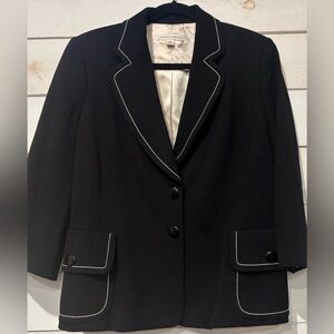 Banana Republic 100% Wool Size 16 
Black Cream Trim Blazer